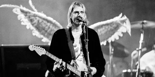 Tepat Ultah ke 50-nya, Gitar Koleksi Kurt Cobain Dilelang di eBay