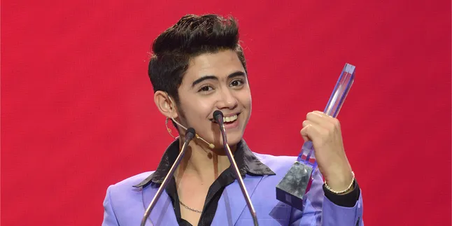 Terakhir SMA, Aliando Syarief Kangen Mengolah 'Si Kulit Bundar' Terakhir SMA, Aliando Syarief Kangen Mengolah 'Si Kulit Bundar'