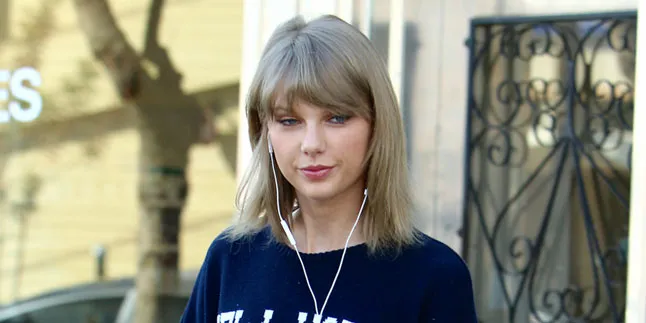 Terawang! Pakai Baju Penuh Lubang, Taylor Swift Bikin Pria Ngiler Terawang! Pakai Baju Penuh Lubang, Taylor Swift Bikin Pria Ngiler