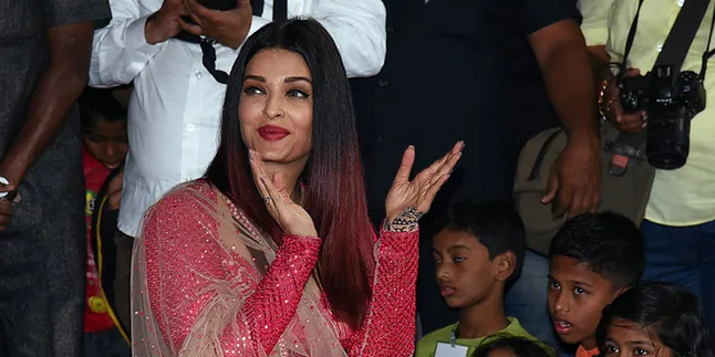 Terbiasa Dikritik, Tapi Komentar Ini yang Bikin Aishwarya Rai Sakit Hati Terbiasa Dikritik, Tapi Komentar Ini yang Bikin Aishwarya Rai Sakit Hati