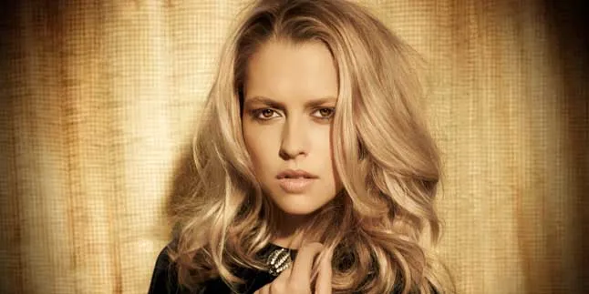 Teresa Palmer Tunangan Dengan Mark Webber!