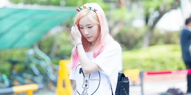 Terharu Bahagia, Taeyeon SNSD Jongkok Nangis di Panggung Konser