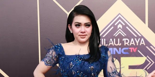 Terikat Kontrak, Syahrini Tidak Diperbolehkan Pakai Hijab Terikat Kontrak, Syahrini Tidak Diperbolehkan Pakai Hijab