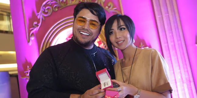 Terinspirasi Air Mancur di Italia, Ivan Gunawan Rancang Cincin! Terinspirasi Air Mancur di Italia, Ivan Gunawan Rancang Cincin!