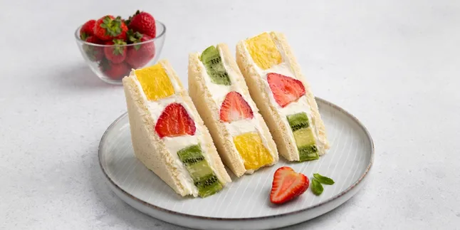 Terinspirasi dari TikTok, Kini Fruit Sando Bisa Diburu di Pasuruan Lho Terinspirasi dari TikTok, Kini Fruit Sando Bisa Diburu di Pasuruan Lho