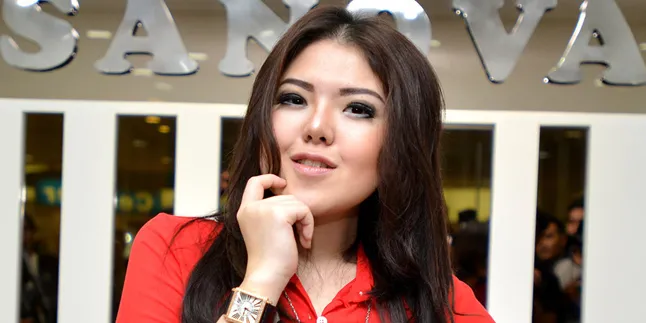 Terinspirasi Kartini, Tina Toon: Wanita Pintar Jangan Jual Diri Terinspirasi Kartini, Tina Toon: Wanita Pintar Jangan Jual Diri