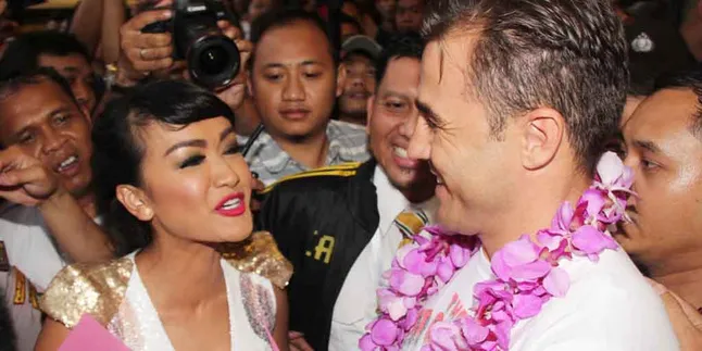 Terjebak Macet Bareng Fabio Cannavaro, Jupe Tegang Terjebak Macet Bareng Fabio Cannavaro, Jupe Tegang