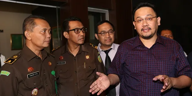 Terjerat Kasus, Farhat Abbas Andalkan Imunitas Pengacara? Terjerat Kasus, Farhat Abbas Andalkan Imunitas Pengacara?
