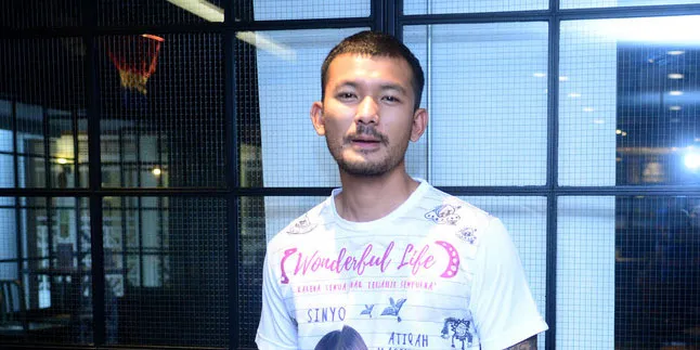 Terjun Jadi Produser, Rio Dewanto Berhenti Dari Dunia Akting?