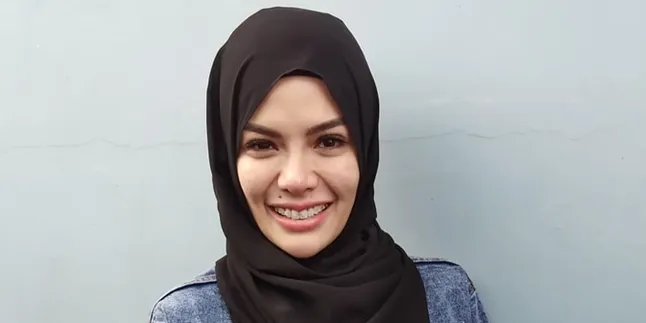Terkait Kabar Kehamilannya, Nikita Mirzani: Tunggu Aja Kalau Melendung Terkait Kabar Kehamilannya, Nikita Mirzani: Tunggu Aja Kalau Melendung