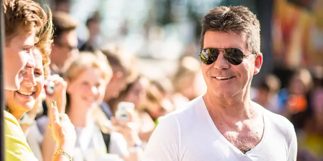 'Terkesan Kaku', Simon Cowell Sebenarnya Sangat Peduli Orang Lain 'Terkesan Kaku', Simon Cowell Sebenarnya Sangat Peduli Orang Lain