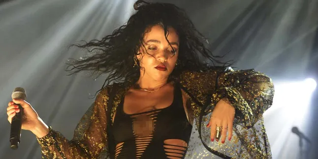 Terkuak, Ini Rahasia di Balik Tarian Tubuh FKA Twigs!