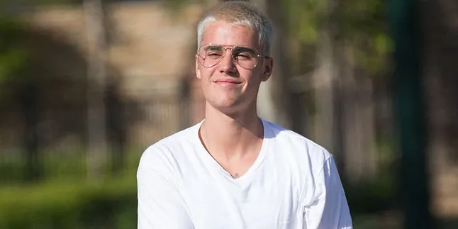 Terlalu Bahagia, Justin Bieber Nggak Bisa Jauh-Jauh Dari Selena Gomez