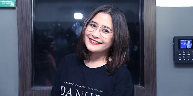 Terlalu Kuat, Prilly Latuconsina Tak Sengaja Rusak Gagang Pintu Terlalu Kuat, Prilly Latuconsina Tak Sengaja Rusak Gagang Pintu