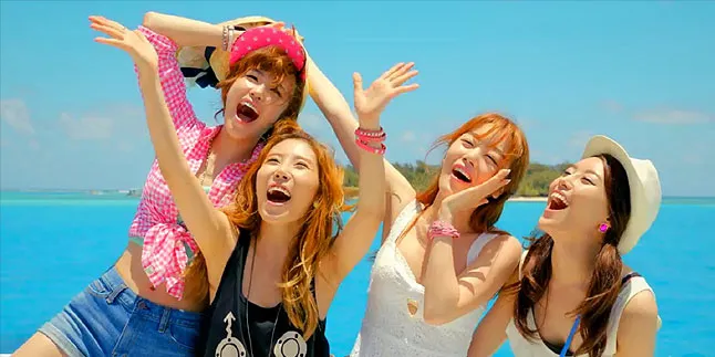 Terlalu Manis, Secret Rilis MV Natal Ceria 'I Do I Do'