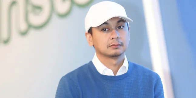 Terlalu Sering Begadang, Raditya Dika Akui Matanya Jadi Kering Terlalu Sering Begadang, Raditya Dika Akui Matanya Jadi Kering