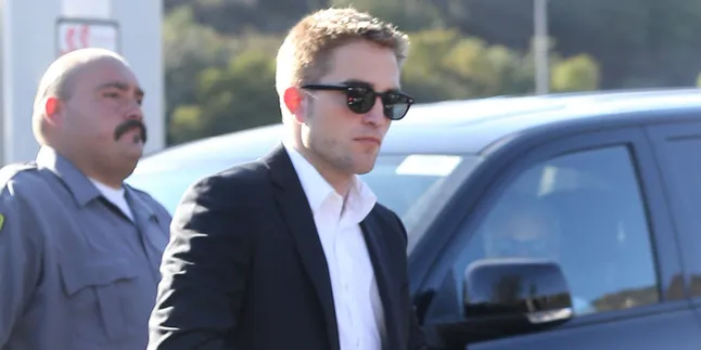 Terlalu Tenar, Benedict Cumberbatch Bikin Robert Pattinson Murka