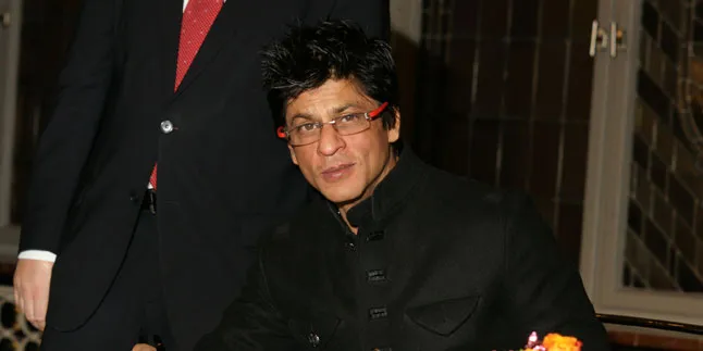 Terlambat 2 Jam, Shahrukh Khan Minta Maaf