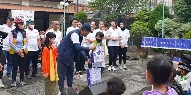Terlibat dalam Bakti Sosial, para Finalis Abang None Jakarta Pusat Beri Edukasi pada 60 Anak SD