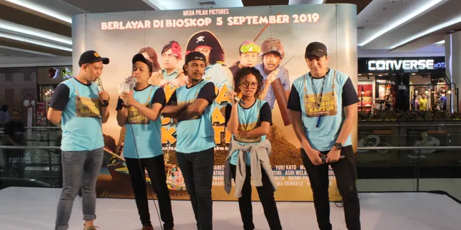 Terlibat di Film 'KAPAL GOYANG KAPTEN', Muhadkly Acho Hampir Tewas Tenggelam Terlibat di Film 'KAPAL GOYANG KAPTEN', Muhadkly Acho Hampir Tewas Tenggelam