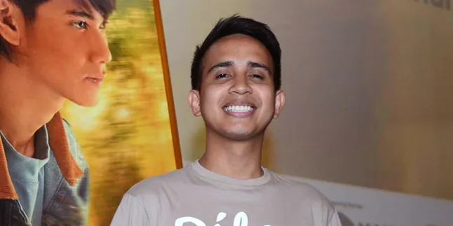 Terlibat 'DILAN 1991', Andovi Da Lopez Siap Dikritik Karena Kurang Ganteng Terlibat 'DILAN 1991', Andovi Da Lopez Siap Dikritik Karena Kurang Ganteng