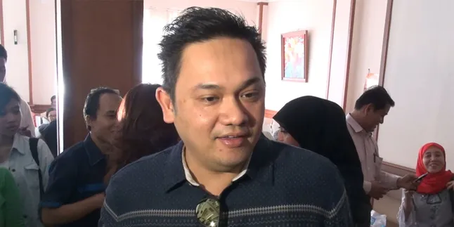 Terlibat Kasus Asusila, Farhat Abbas Lenyap ke Luar Negeri?