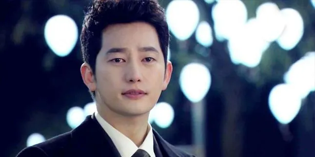 Terlibat Sesi Foto, Park Shi Hoo Comeback?