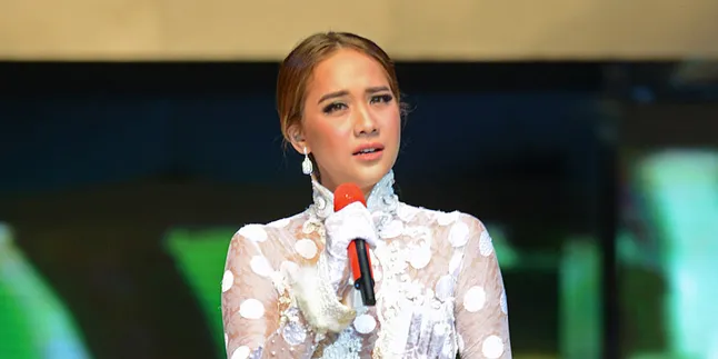 Ternyata Begini Rasanya Sekamar Dengan Bunga Citra Lestari Ternyata Begini Rasanya Sekamar Dengan Bunga Citra Lestari