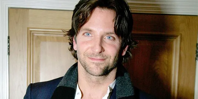 Ternyata Bradley Cooper Punya Lima Nipple!
