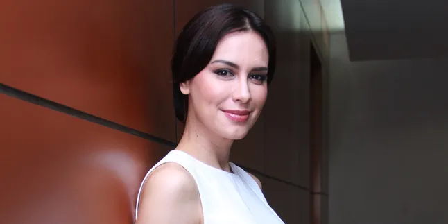 Ternyata Foto Jadul Sophia Latjuba Cantik Banget, Enggak Percaya?