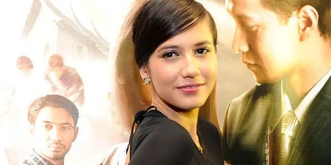 Ternyata Gaun Transparan Pevita Pearce Punya 'Kembaran'! Ternyata Gaun Transparan Pevita Pearce Punya 'Kembaran'!