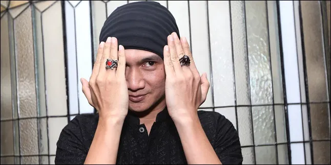 Ternyata Ini Lho Alasan Anji Jatuh Cinta Sama Batu Akik Ternyata Ini Lho Alasan Anji Jatuh Cinta Sama Batu Akik