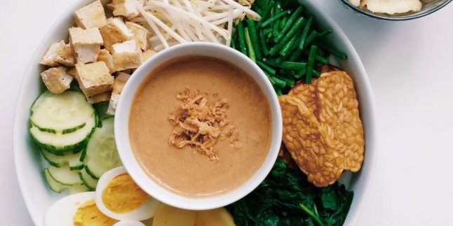 Ternyata Ini Rahasianya Bikin Bumbu Gado-Gado Gurih dan Kental Tanpa Kentang