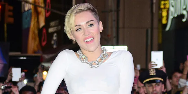 Ternyata Miley Cyrus Sempat Menduakan Liam Hemsworth