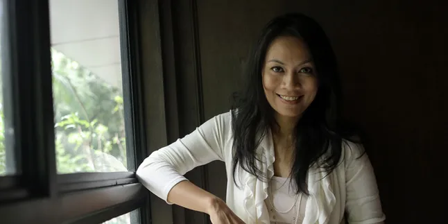 Terobosan Dee Lewat 'Dongeng Secangkir Kopi', Bawa Cinta Barista