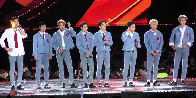 Terpaksa Absen Konser, Lay Dicurigai Bakal Hengkang Dari EXO