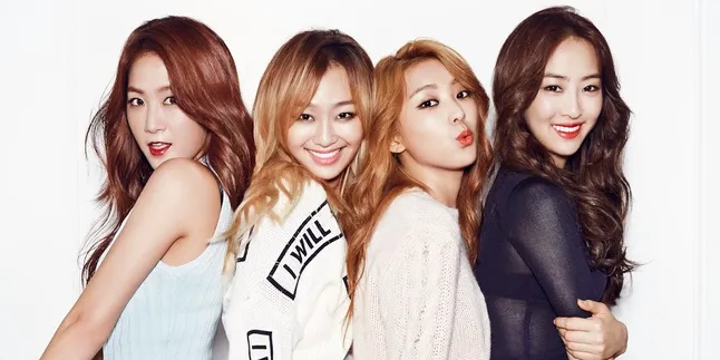 Terpeleset Hingga Jatuh, Sistar Jadi Korban Musibah Panggung