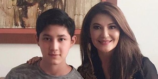 Separated by Distance, Tamara Bleszynski Prays for the Health of Teuku Rassya who is in Jakarta