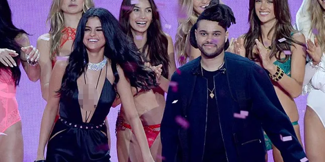 Tertangkap Ciuman, Selena Gomez - The Weeknd Bikin Heboh Netizen