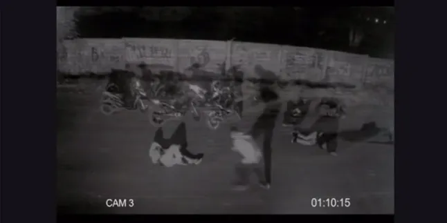 Tertangkap Kamera CCTV, Pemuda Ini Kalahkan Aksi Geng Motor