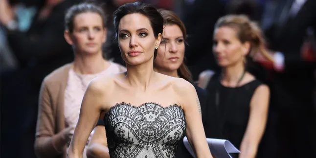 Tertangkap Kamera! Inilah Penampakan Tato Baru Angelina Jolie