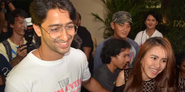 Tertangkap Kamera, Shaheer Sheikh Dinner Romantis Bareng Ayu?