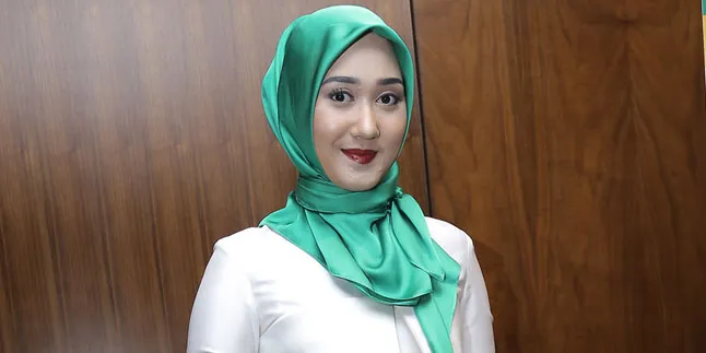 Terungkap! Ini Pengakuan Dian Pelangi Saat Lepas Kerudung Terungkap! Ini Pengakuan Dian Pelangi Saat Lepas Kerudung