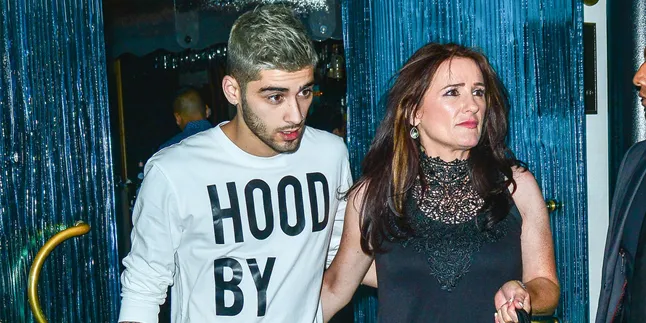 Terungkap! Inilah Nama Asli Gadis Yang Dipeluk Mesra Zayn Malik Terungkap! Inilah Nama Asli Gadis Yang Dipeluk Mesra Zayn Malik