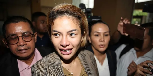 Terungkap Sosok Mantan Suami Pertama Nikita Mirzani, Ternyata Anak Anggota DPR RI dan Punya Darah Jepang Terungkap Sosok Mantan Suami Pertama Nikita Mirzani, Ternyata Anak Anggota DPR RI dan Punya Darah Jepang