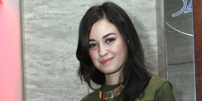 Terus Rontok, Kimberly Rider Pangkas Rambut