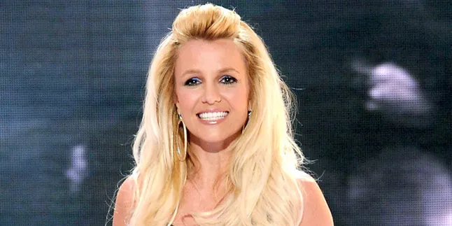 Terus Tutupi Mulut, Ada Apa Dengan Britney Spears?
