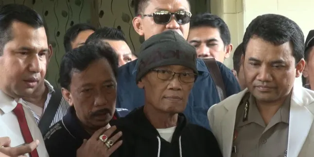Tessy Dilarikan ke Rumah Sakit, Sidang Terpaksa Ditunda