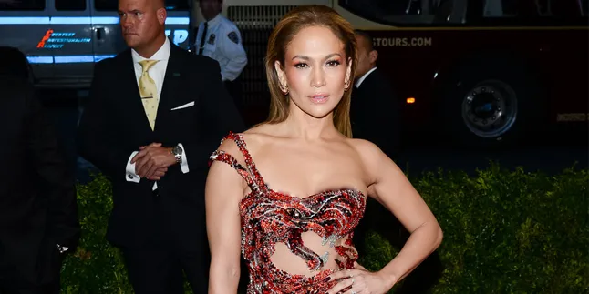 Tetap Cantik di Usia 46 Tahun, Ini Tips Diet Ala Jennifer Lopez
