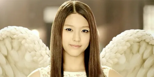 Tetap Cantik, Foto Kelulusan SMP Seolhyun AOA Dipuji Netizens!